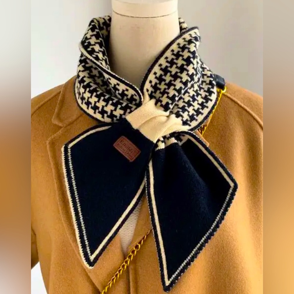Hilldi Neck Scarf